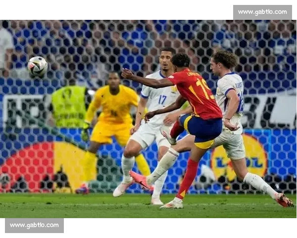 过顶的好球：足球场上的致命弧线