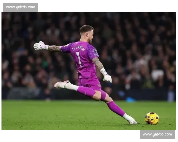 怀森：英超攻防全能王，5 球 51 拦截 1348 次传球创纪录