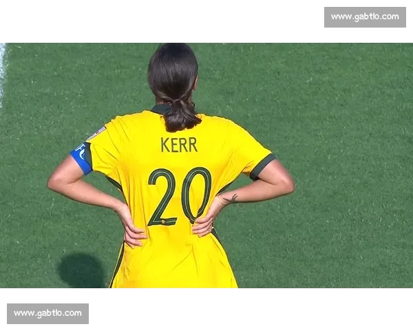 澳大利亚女足国脚戈里汉密尔顿岛完婚 李梦雯曾为队友见证