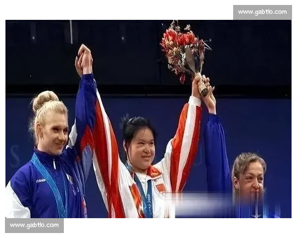 奥运冠军 339 万抛售金牌举家移民：真相让 14 亿人破防